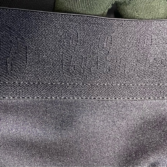 Women’s Size 4 Lululemon cropped slacks (navy) - Picture 7 of 9